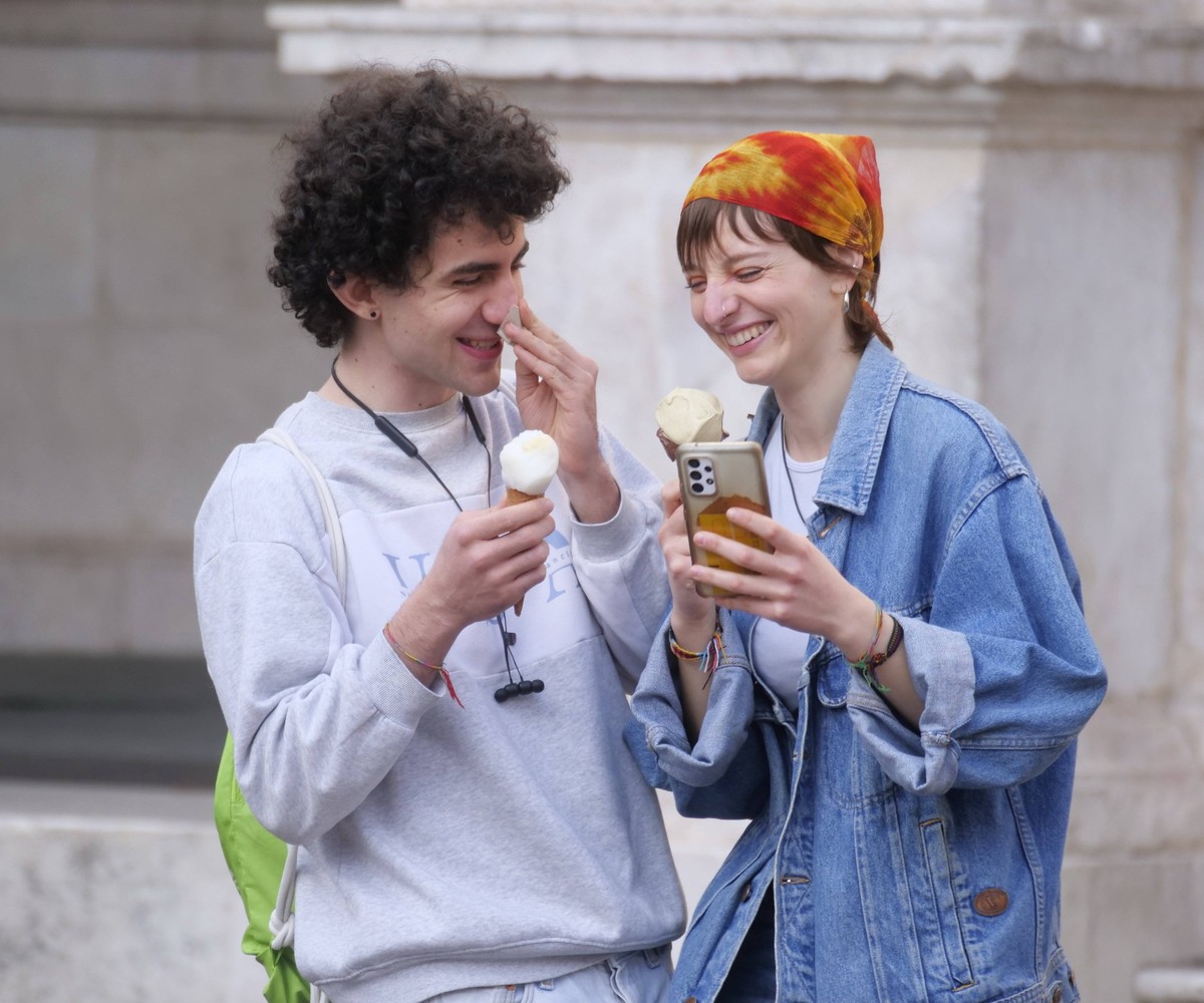 Thanks to the good weather and the increasingly spring-like temperatures, tourists in upper Bergamo enjoy a good ice cream cone in the streets of the medieval village. PUBLICATIONxNOTxINxITA Copyright ...
