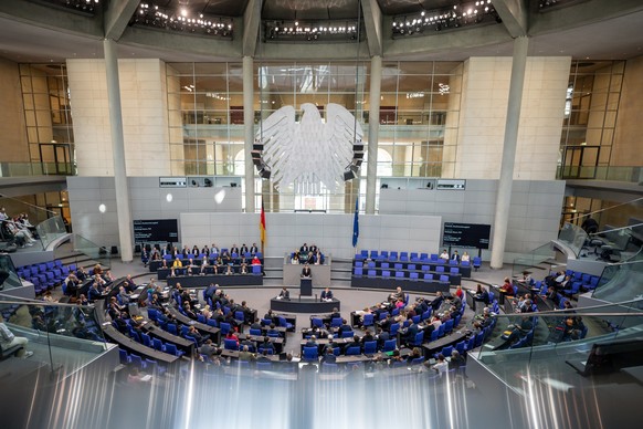 ARCHIV - 31.05.2022, Berlin: Die Abgeordneten debattieren im Bundestag zum Auftakt der Haushaltswoche im Parlament. Das Bundesverfassungsgericht verkündet am 26. Oktober ein Urteil zu den Informations ...