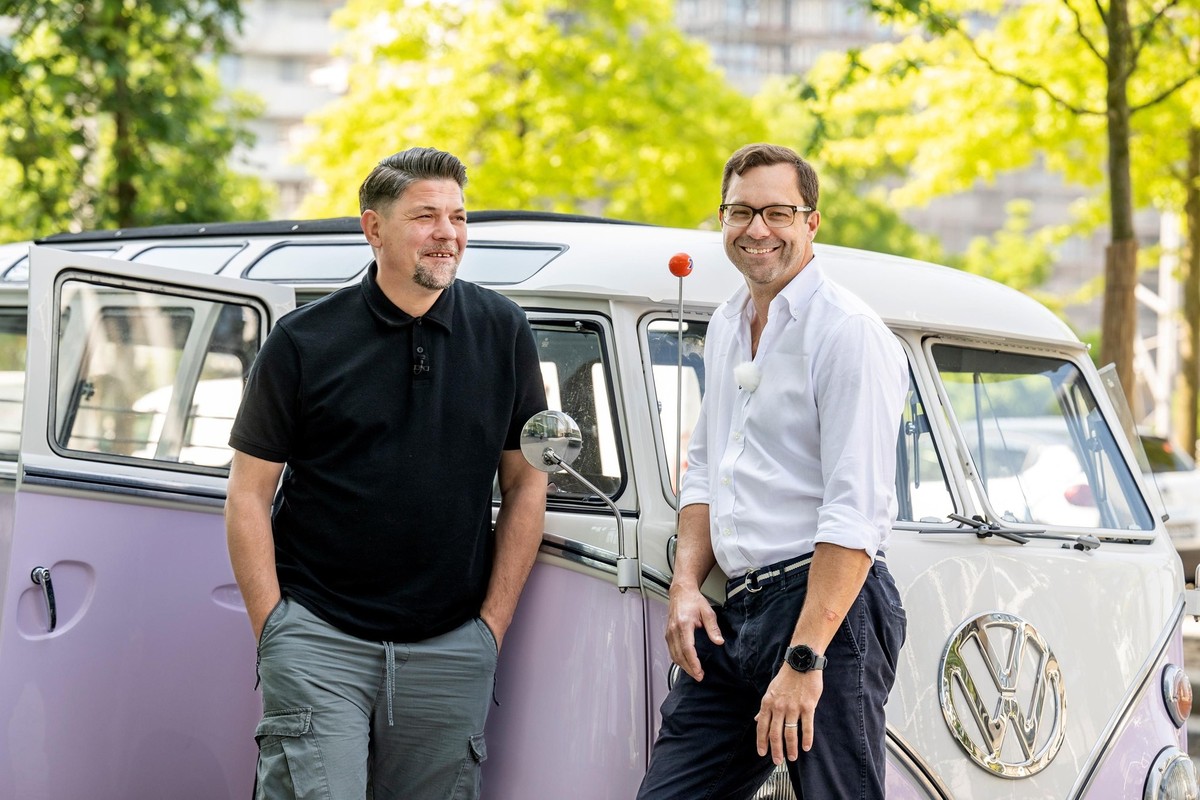 Tim M�lzer (l.) und Edi Frauneder
+++ Die Verwendung des sendungsbezogenen Materials ist nur mit dem Hinweis und Verlinkung auf RTL+ gestattet. +++