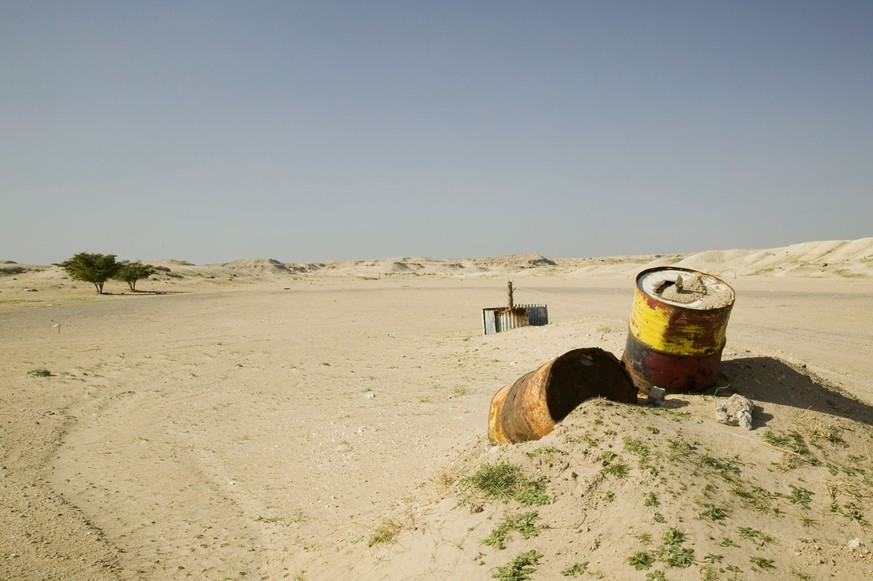 KUWAIT-Al-Jahra: Kuwaiti Desert towards the Iraq border by Mutla Ridge