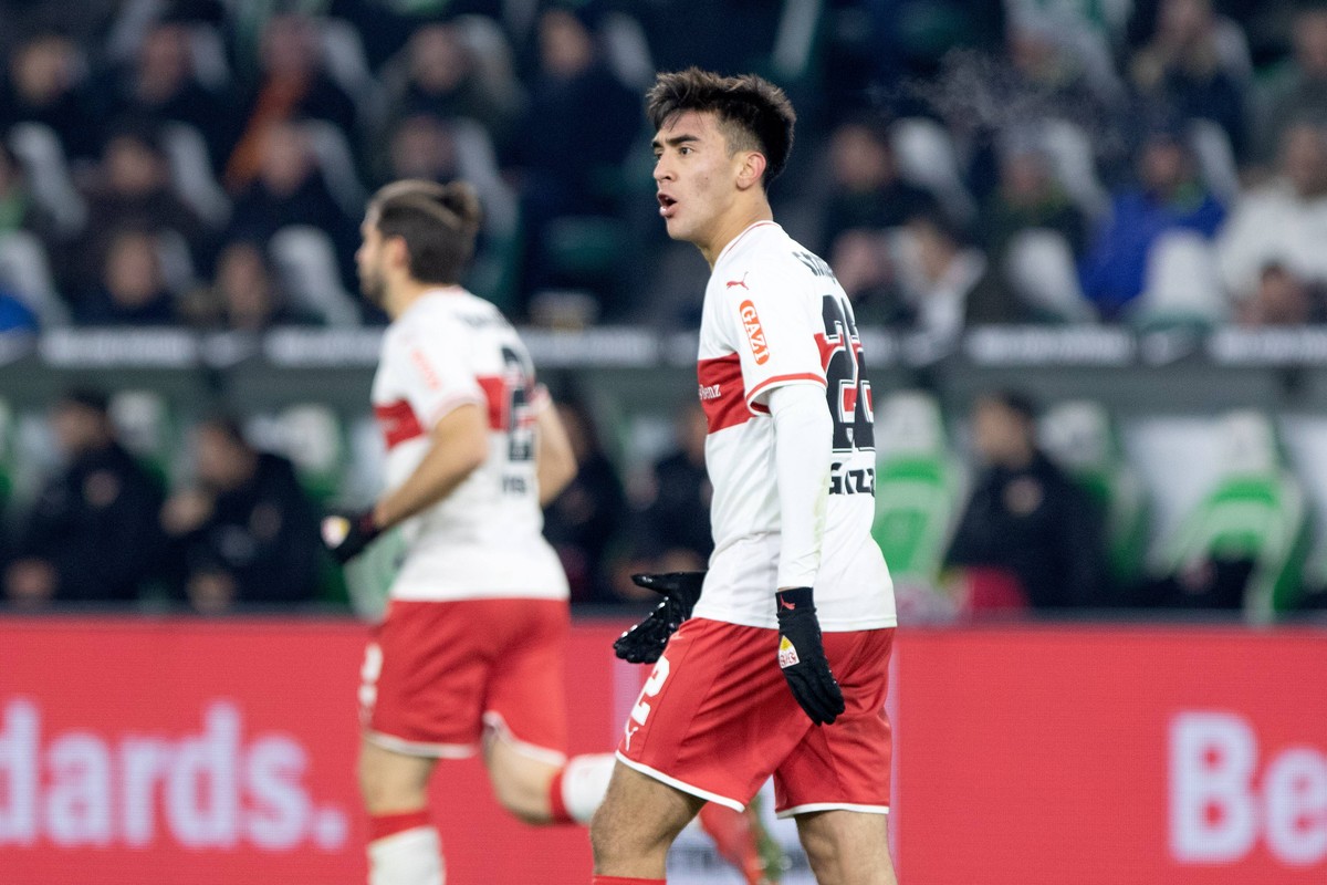 Wolfsburg, Deutschland 18.12.2018: 1. Bundesliga - 2018/2019 - VfL Wolfsburg vs. VfB Stuttgart Nicolas Gonzalez (Stuttgart) DFL REGULATIONS PROHIBIT ANY USE OF PHOTOGRAPHS AS IMAGE SEQUENCES AND/OR QU ...