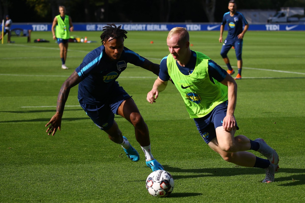 Fussball, Herren, 1. Bundesliga, Saison 2018/19, Hertha BSC, Training, Valentino Lazaro (Nr. 20, Hertha BSC), Dennis Jastrzembski (Nr. 32, Hertha BSC), 20.09.18, *** Football Men 1 Bundesliga Season 2 ...