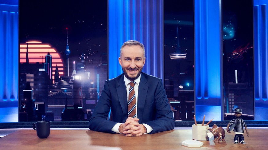 Jan Böhmermann im Studio.