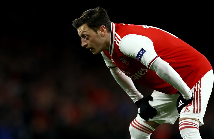 27th February 2020; Emirates Stadium, London, England; UEFA Europa League, Arsenal versus Olympiacos; Mesut Ozil of Arsenal gets loose before extra time