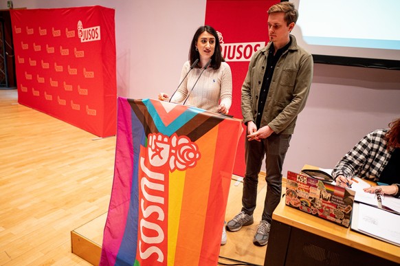 ARCHIVE - March 11, 2023, Berlin: Sinem Tasam-Funke (l) and Peter Maass, state chairmen of Jusos Berlin, speak at the state delegate conference of Jusos Berlin.  (to dpa: 