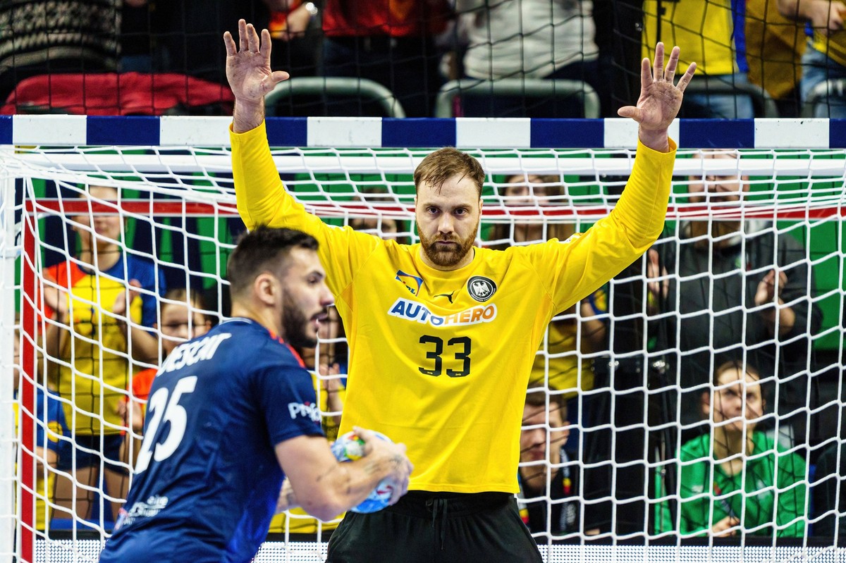7 Meter Wurf/Tor Hugo Descat Frankreich, 25, Andreas Wolff Deutschland, 33 GER, Frankreich vs. Deutschland, Handball, Maenner, EHF Euro 2024, Gruppe A, Spieltag 3, 16.01.2024 GER, Frankreich vs. Deuts ...