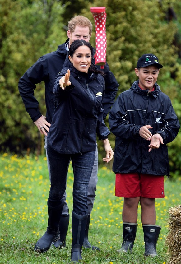 . 30/10/2018. Auckland, New Zealand. Prince Harry and Meghan Markle Royal Tour-Day Fifteen. Unveiling of The Queen s Commonwealth Canopy in Redvale, North Shore, New Zealand. Prince Harry, The Duke of ...