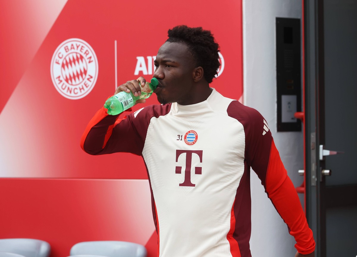M�nchen, Deutschland 01. Oktober 2024: Fussball, Herren, Saison 2024/2025, FC Bayern M�nchen, S�bener Strasse, Trainingsgel�nde, Abschlusstraining, Champions League Nestory Irankunda FC Bayern M�nchen ...