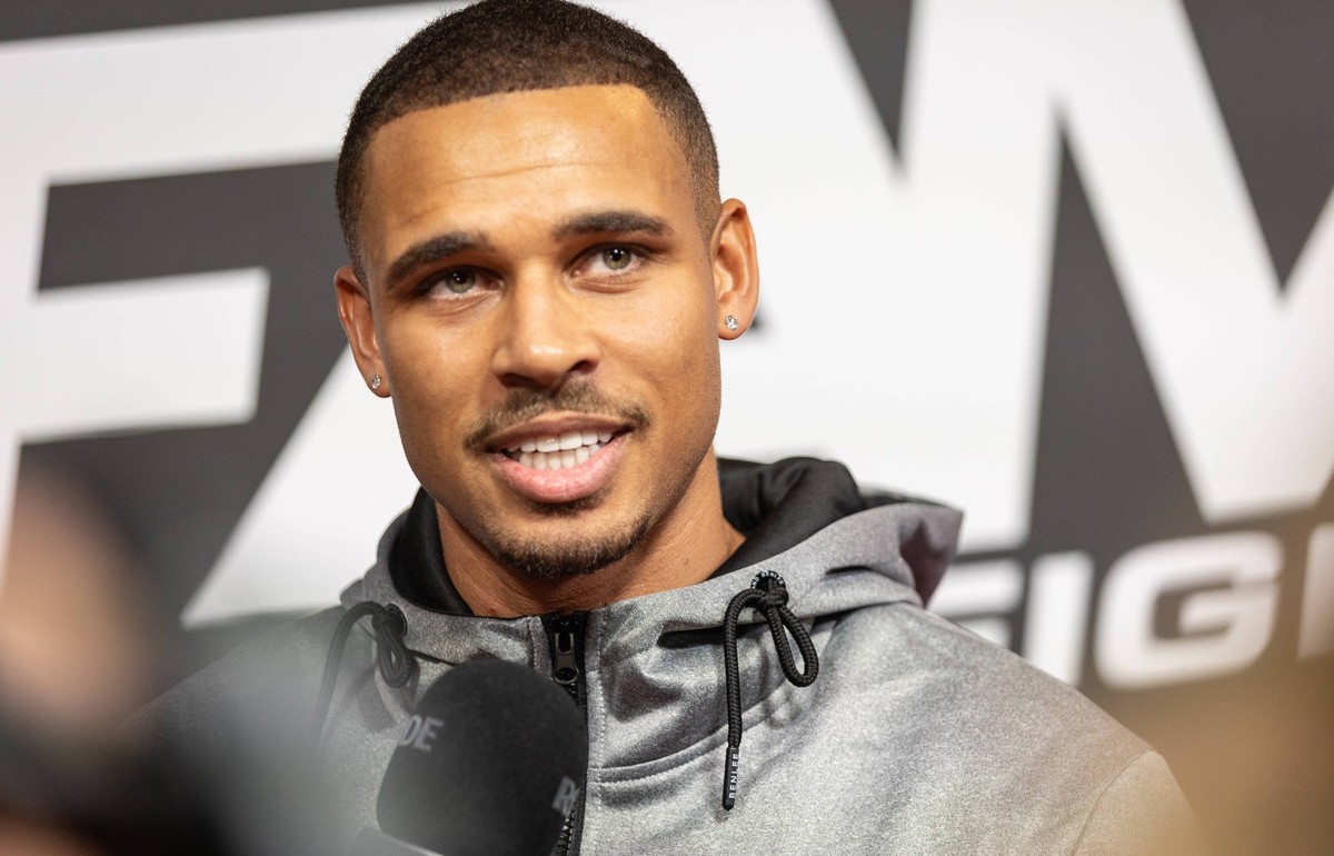 FAME FIGHTING 2024 - Boxevent mit Influencern und Reality-Stars Roter Teppich vor dem Kampfabend: Kevin Njie 28 - Zahlreiche Reality-Stars und Influencer duellieren sich beim zweiten Fame Fighting im  ...
