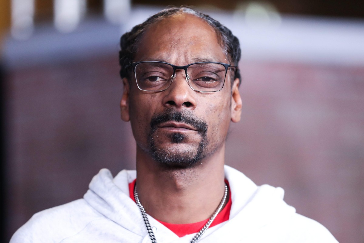 HOLLYWOOD, LOS ANGELES, CALIFORNIA, USA - OCTOBER 24: Rapper Snoop Dogg arrives at the Los Angeles Premiere Of Netflix's 'The Irishman' held at TCL Chinese Theatre IMAX on October 24, 2 ...
