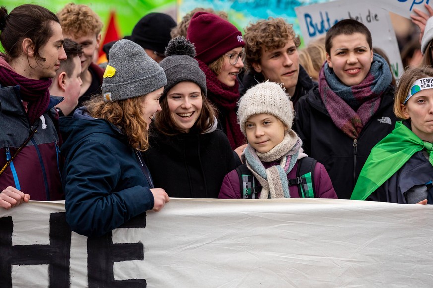 Greta Thunberg und Luisa Neubauer demonstrierten im Februar gemeinsam in Hamburg – nun treffen sie die Kanzlerin.