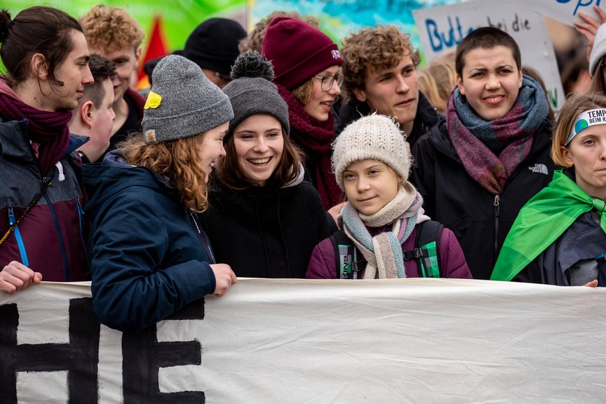 Hamburg, 21. Februar 2020 - Annika Rittmann, Luisa Neubauer und Greta Thunberg nehmen an der Demonstration Fridays for Future in Hamburg teil *** Hamburg, 21 February 2020 Annika Rittmann, Luisa Neuba ...