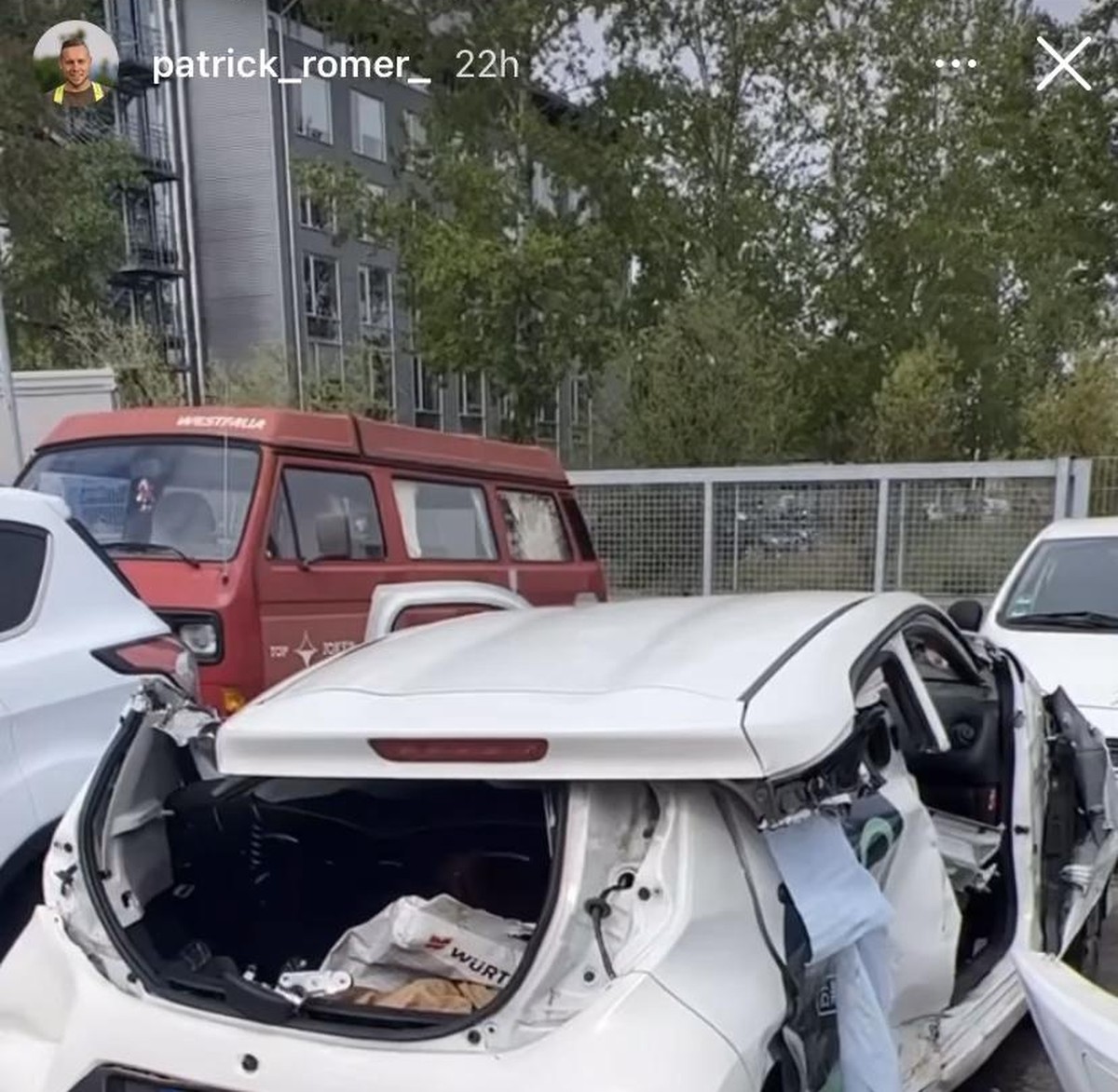 Hier ist das andere Auto des Unfalls zu sehen.
