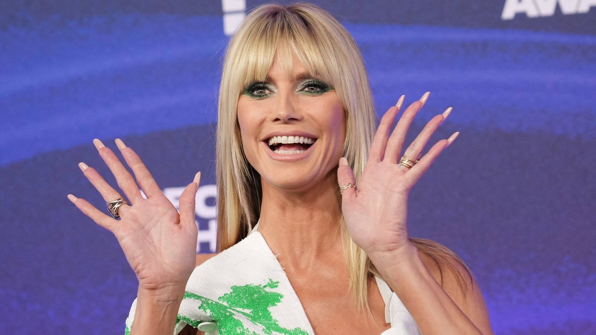 Entertainment Bilder des Tages CA: 2022 People s Choice Awards - Arrivals Heidi Klum arrives at the 2022 People s Choice Awards held at the Barker Hangar in Santa Monica, CA on Tuesday, December 6, 20 ...