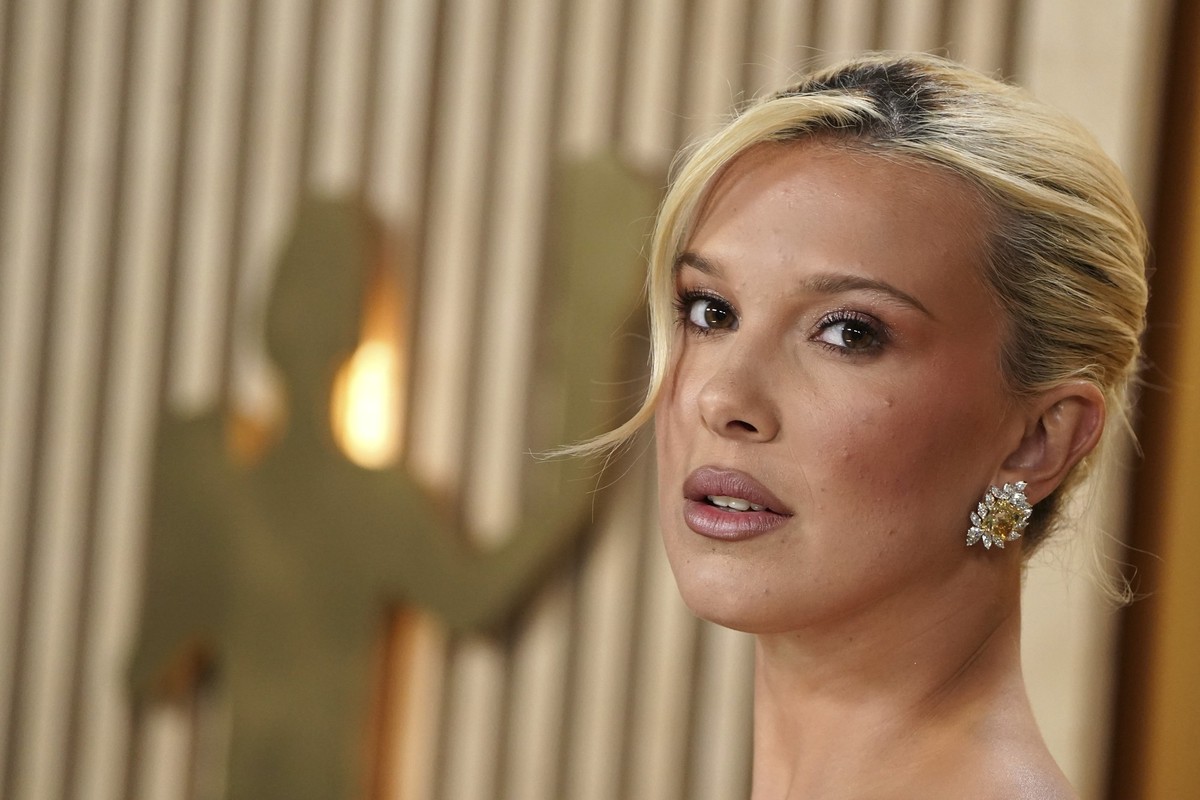 ARCHIV - 23.02.2025, USA, Los Angeles: Millie Bobby Brown im März 2025 zur Verleihung der 31. jährlichen Screen Actors Guild Awards (SAG) in Los Angeles. (zu dpa: «Start von «Stranger Things»-Finale b ...