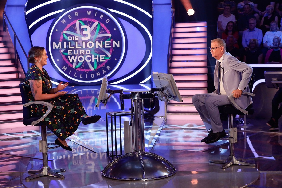 Achtung! Sperrfrist für alle Medien bis Mi., 06.09.2023, 23:59 Uhr!

Moderator Günther Jauch mit Pierre-Héli Monot aus Berlin

Die Verwendung des sendungsbezogenen Materials ist nur mit dem Hinweis un ...