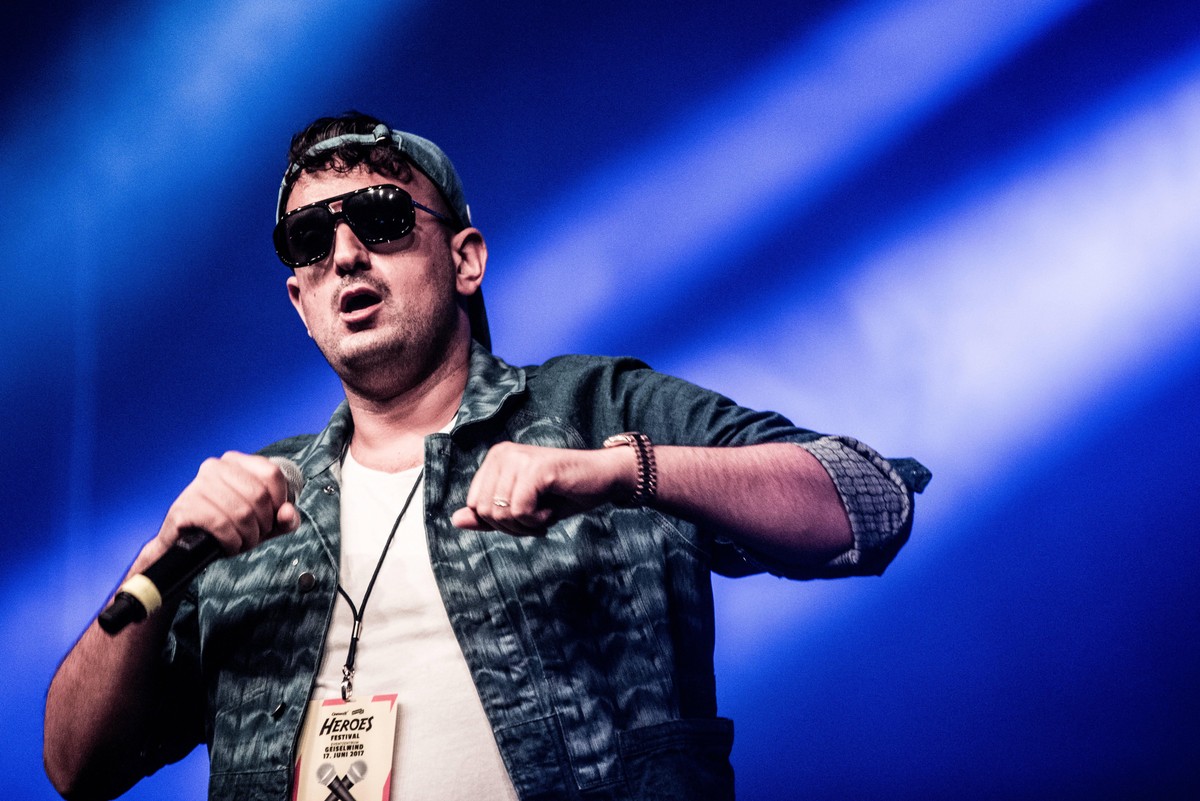 17.06.2017, Geiselwind, Heroes Festival 2017, Haftbefehl, Foto: Haftbefehl Copyright: HMBxMedia/xLukasxSeufert
17 06 2017 Geiselwind Heroes Festival 2017 Arrest warrant Photo Arrest warrant Copyright ...