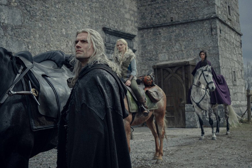 Der Hexer Geralt von Riva (v.l)., zusammen mit der Prinzessin von Cintra namens Ciri und der Magierin Yennefer.