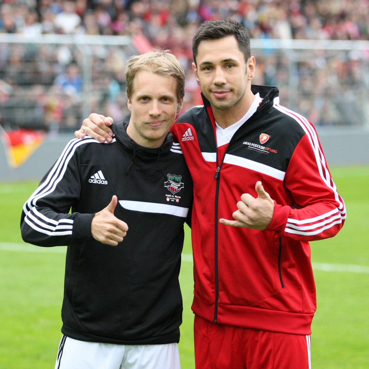 Bildnummer: 13644954 Datum: 20.05.2013 Copyright: imago/Eibner
Oliver POCHER (Moderator) und Felix STURM (Boxer) EP_JSE; Benefizspiel x0x xsk 2013 quadrat premiumd Fussball Maenner Benefiz Spiel Schau ...