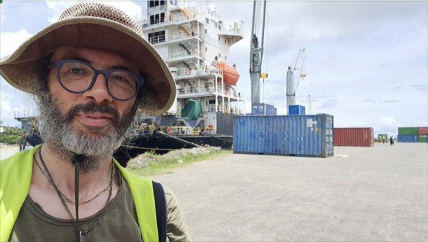 Gianluca Grimalda hielt während seiner Feldforschung unter den Einwohner:innen Papua-Neuguineas Vorträge über die Wissenschaft des Klimazusammenbruchs.