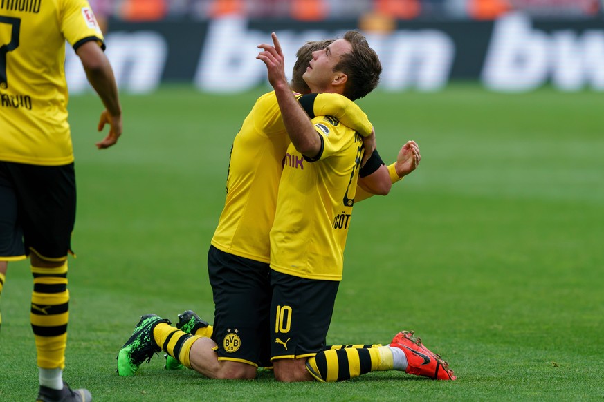 Dortmund, Germany 11.05.2019, 1. Bundesiga, 33. Spieltag, BV Borussia Dortmund - Fortuna Duesseldorf, Mario Goetze (BVB) Torjubel, jubelt mit Lukasz Piszczek (BVB) nach seinem treffer zum 3:1, celebra ...