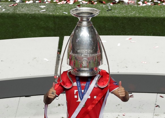 Soccer Football - Champions League - Final - Bayern Munich v Paris St Germain - Estadio da Luz, Lisbon, Portugal - August 23, 2020 Bayern Munich's Lucas Hernandez celebrates winning the Champions Leag ...