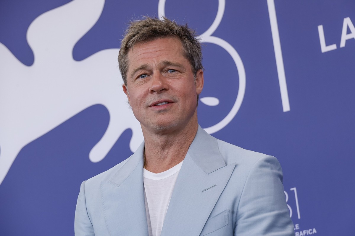 ARCHIV - 01.09.2024, Italien, Venedig: Brad Pitt, Schauspieler aus den USA, kommt zur Pressekonferenz des Films «Wolfs» während der 81. Ausgabe der Filmfestspiele von Venedig. (zu dpa: «Gemeinsamer Fi ...