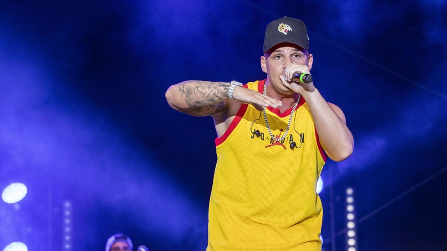 Pietro Lombardi beim Sommer Open Air Picknickdecken Konzert im Steigerwaldstadion. Erfurt, 09.08.2020 *** Pietro Lombardi at the summer open air picnic blanket concert in the Steigerwaldstadion Erfurt ...