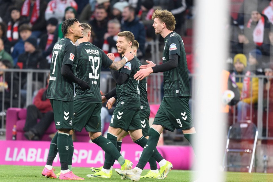 GER, DFB, FC Bayern Muenchen vs. SV Werder Bremen / 21.01.2024, Allianz Arena, Muenchen, GER, DFB, FC Bayern Muenchen vs. SV Werder Bremen, im Bild Jubel Werder eb08Justin Njinmah SV Werder Bremen 17  ...