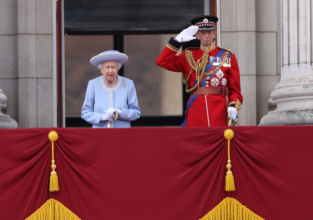 Queen Elizabeth II and Prince Edward, Duke of Kent, watch Trooping The Colour - The Queen&#039;s Birthday Parade - from the balcony of Buckingham Palace, London, UK - 02 Jun 2022, Credit:Humphrey Nema ...