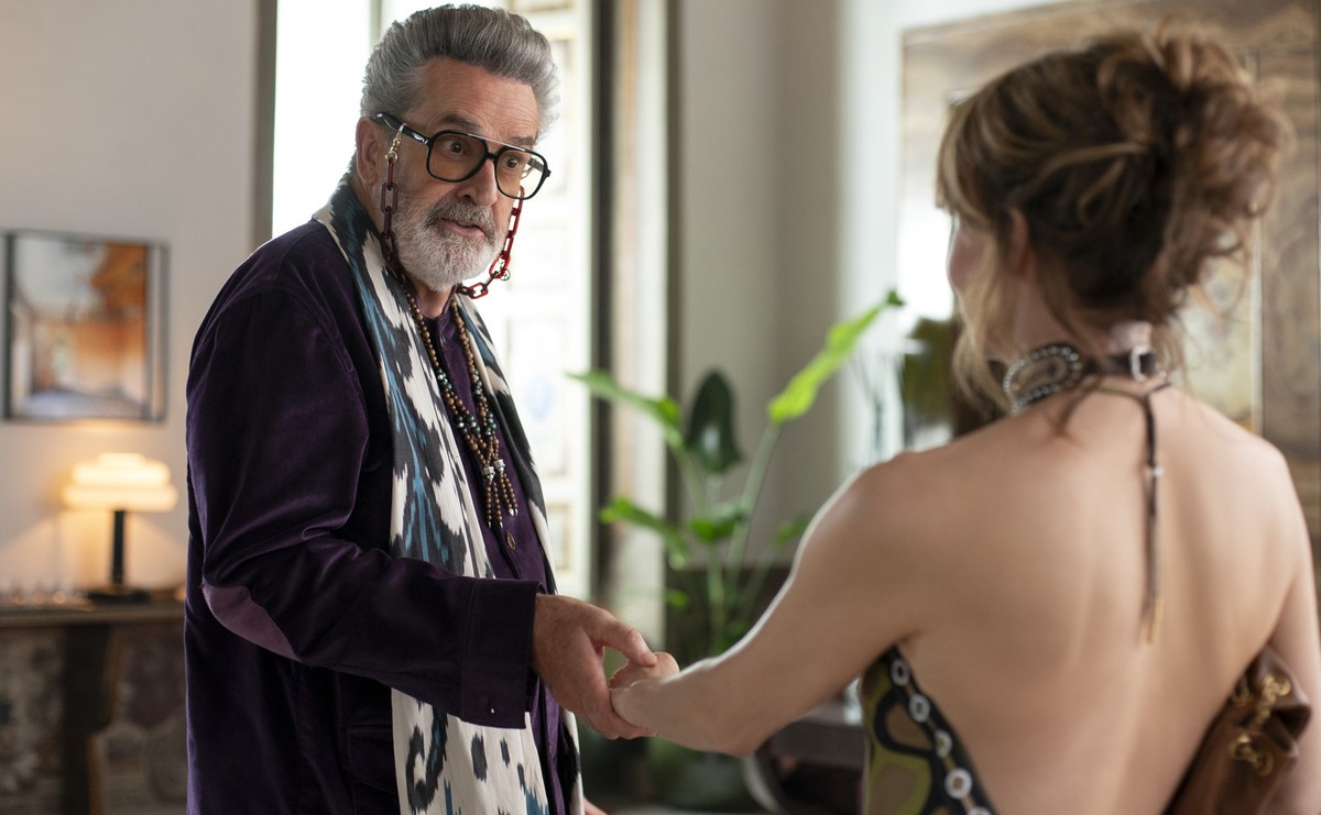 Emily in Paris. Rupert Everett as Giorgio Barbieri in episode 410 of Emily in Paris. Cr. Giulia Parmigiani/Netflix © 2024