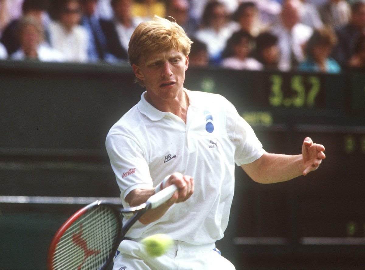 ARCHIV - 26.06.1987, Gro�britannien, London: Der deutsche Tennisprofi Boris Becker in Aktion in Wimbledon. Er schied in der 2. Runde gegen den Australier P. Doohan aus. Der Streamingdienst Apple�TV+ z ...
