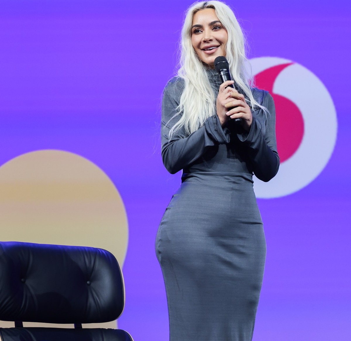 07.05.2024, Hamburg: US-Superstar Kim Kardashian spricht auf der Digital- und Marketingmesse OMR. Foto: Christian Charisius/dpa +++ dpa-Bildfunk +++