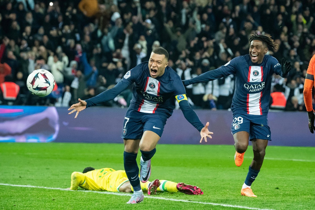 Joie des joueurs du Paris SG aprÃ s le 201e buts de Kylian Mbappe Paris SG FOOTBALL : Paris Saint Germain - FC Nantes - Ligue 1 - JournÃ e 26 - 04/03/2023 BaptisteAutissier/Panoramic PUBLICATIONxNOTxI ...