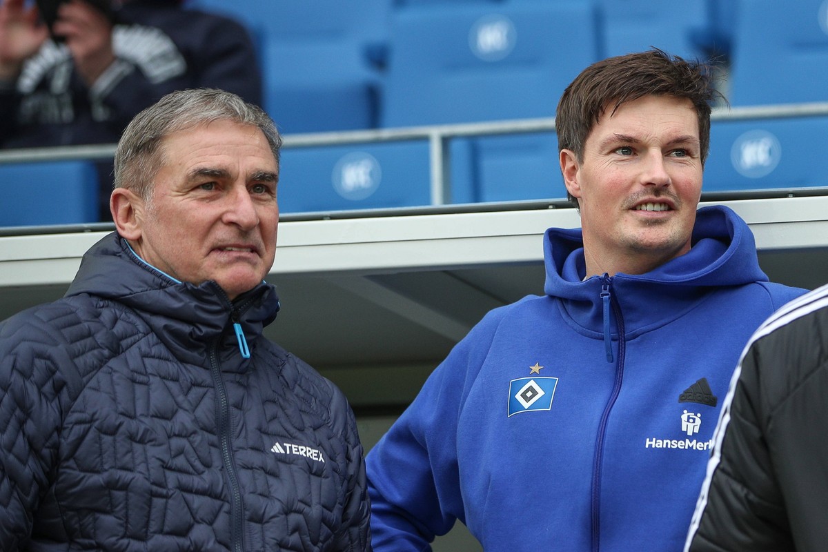 Stefan Kuntz Hamburger SV, Sportvorstand und Merlin Polzin Hamburger SV, Interimstrainer , Karlsruher SC vs. Hamburger SV, Fussball, 2. Bundesliga, 14. Spieltag, 2024/2025, 01.12.2024, DFL REGULATIONS ...