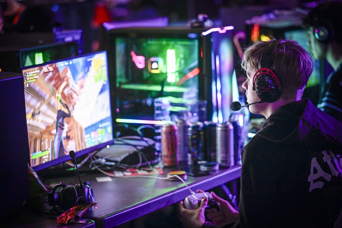 STOCKHOLM, SWEDEN 2024-11-24 Computer game enthusiasts visit the three-day gaming festival DreamHack Stockholm, at the Stockholm Fair on Nov. 23, 2024. pHoto: Fredrik Sandberg / TT / code 10080 STOCKH ...