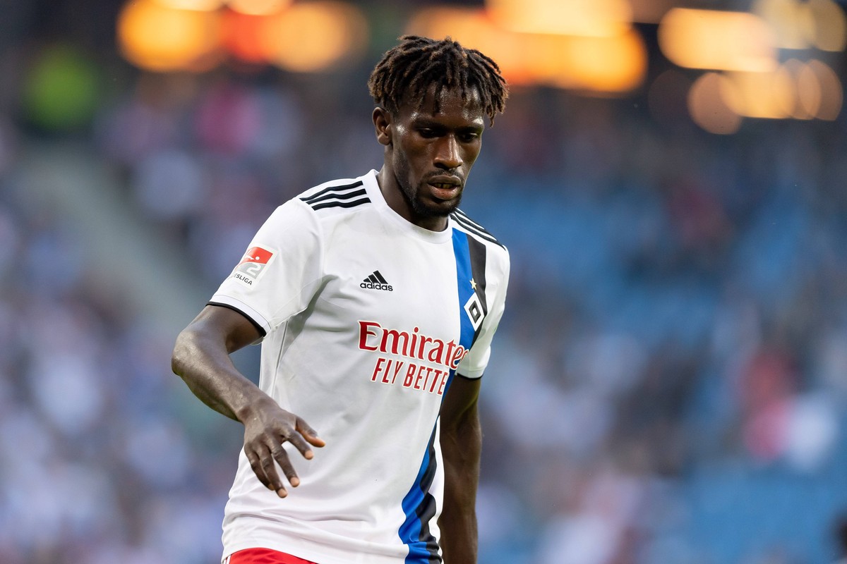 Hamburg, Germany 16.08.2019, 2. Bundesliga, 3. Spieltag, Hamburger SV - VfL Bochum, Bakery Jatta (HSV) schaut ( Defodi-01061007435 *** Hamburg, Germany 16 08 2019, 2 Bundesliga, 3 Matchday, Hamburger ...
