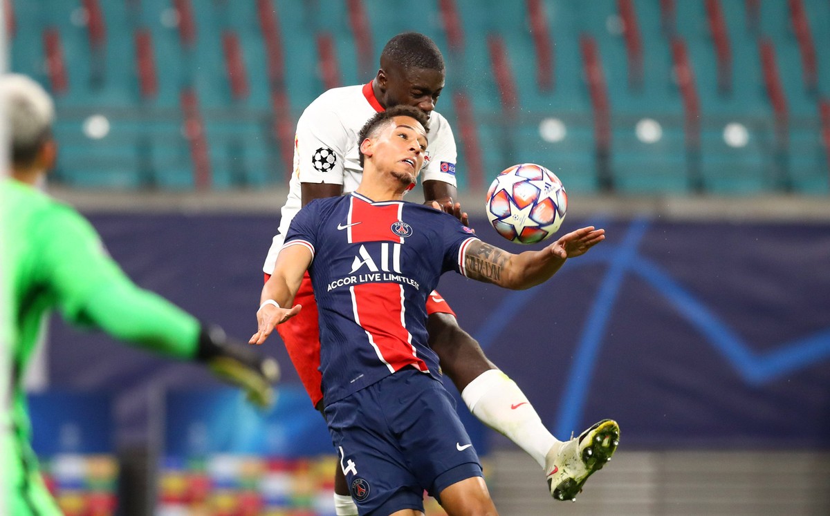 RB Leipzig - Paris SG / 04.11.2020 Leipzig, 04.11.2020, Red Bull Arena, Champions League, Gruppe H, 3.Spieltag , RB Leipzig vs. FC Paris Saint-Germain , Im Bild von vorn: Thilo Kehrer 4, Paris und Day ...