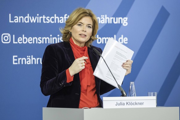 Landwirtschaftsministerin Julia Klöckner bei der Vorstellung der Studie zur Finanzierung von mehr Tierwohl.