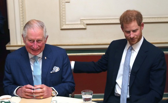 King Charles III. und Prinz Harry im Jahr 2018