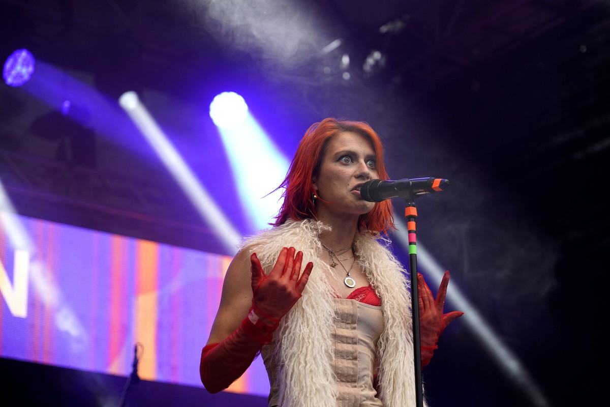Kosmos Festival 2022 Chemnitz, Kosmos-Festival, 17.06.2022, Musik Act, Alli Neumann Chemnitz Stadtzenrum *** Kosmos Festival 2022 Chemnitz, Kosmos Festival, 17 06 2022, Music Act, Alli Neumann Chemnit ...