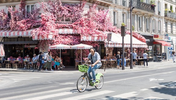 A view on a restaurant on Rue de Rivoli in Paris, France on June 6, 2023 (Photo by Foto Olimpik/NurPhoto via Getty Images)
