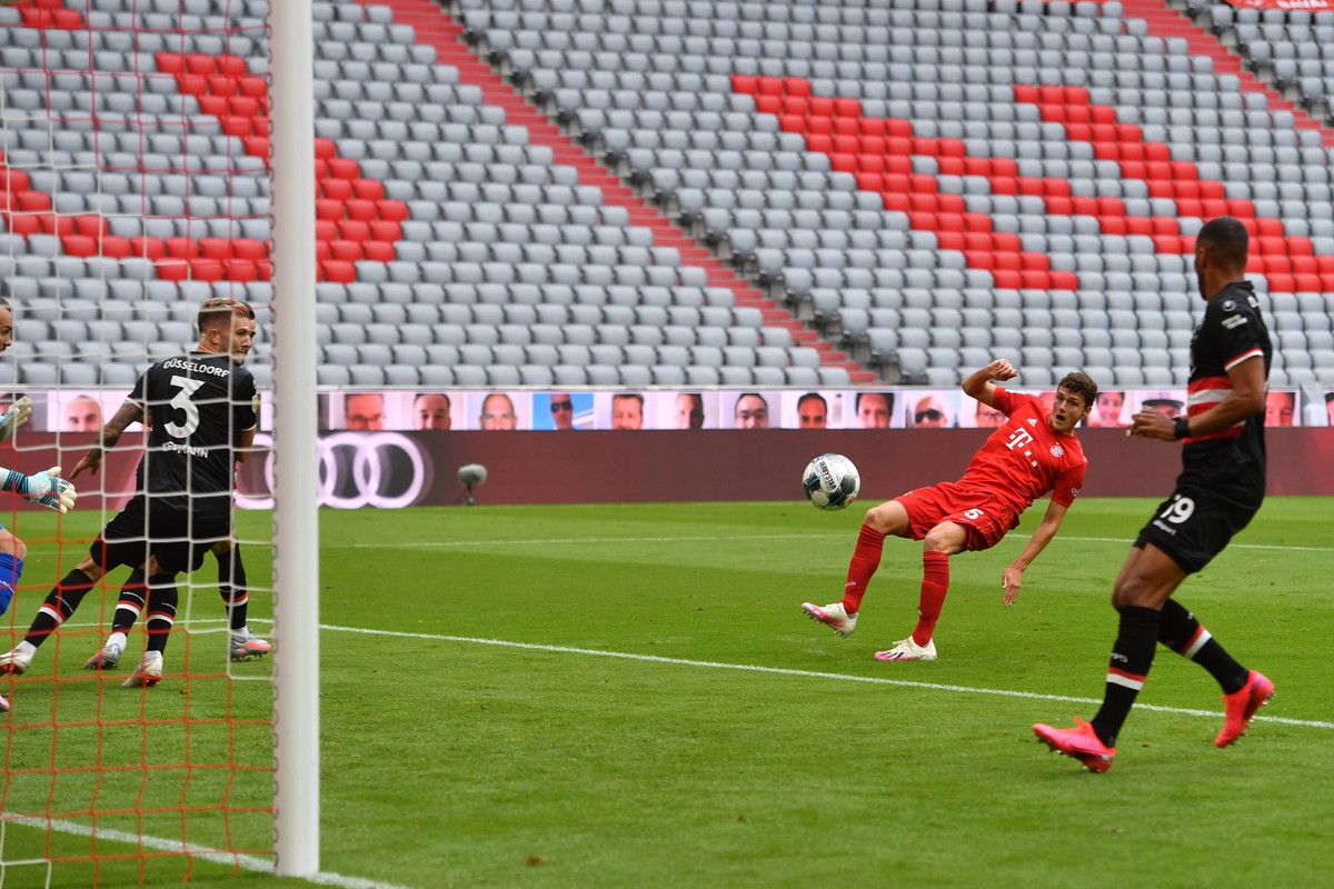 FC BAYERN MUENCHEN-FORTUNA DUESSELDORF, 30.05.2020 Benjamin PAVARD M, Aktion, Tor zum 1:0 Fussball: 1. Bundesliga: Saison 19/20: 29.Spieltag, 30.05.2020. FC BAYERN MUENCHEN-FORTUNA DUESSELDORF, Foto:  ...