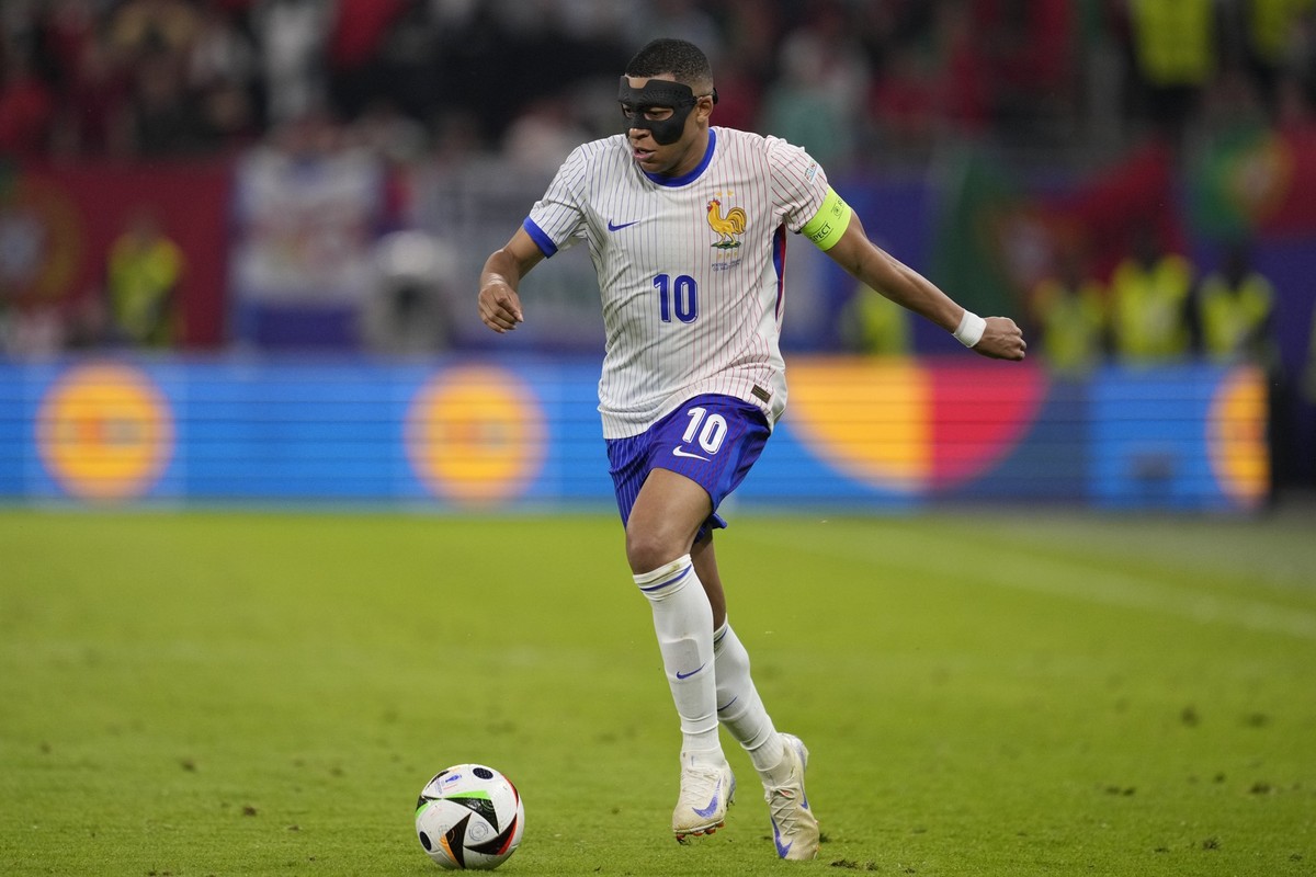 Kylian Mbappe of France controls the ball during a quarter final match between Portugal and France at the Euro 2024 soccer tournament in Hamburg, Germany, Friday, July 5, 2024. (AP Photo/Andreea Alexa ...
