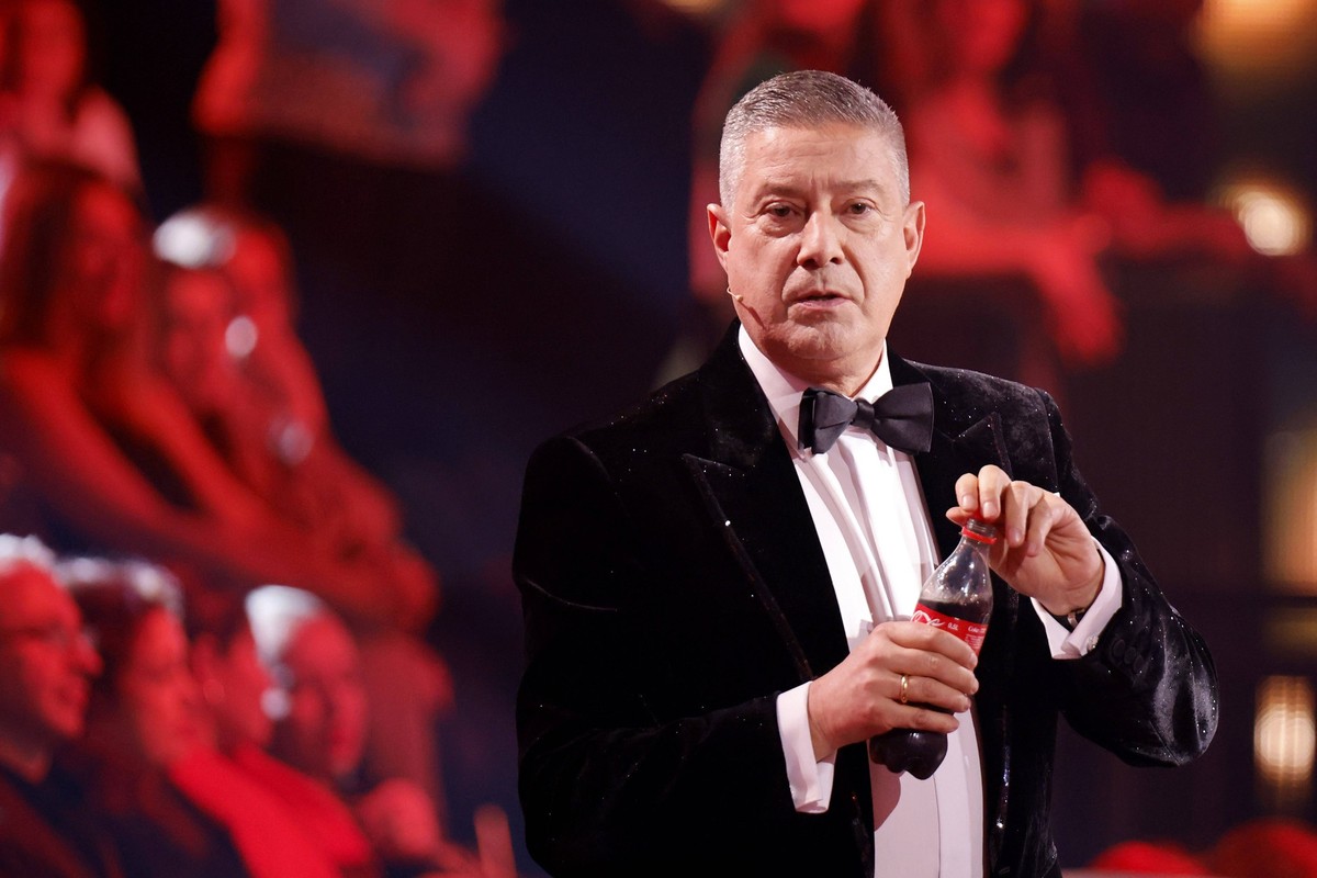 Moderator Joachim Llambi steht bei der Kennenlernshow zu Beginn der 16. Staffel der RTL-Tanzshow Let s Dance im MMC Coloneum am Jurypult. Köln, 17.02.2023 NRW Deutschland *** Presenter Joachim Llambi ...
