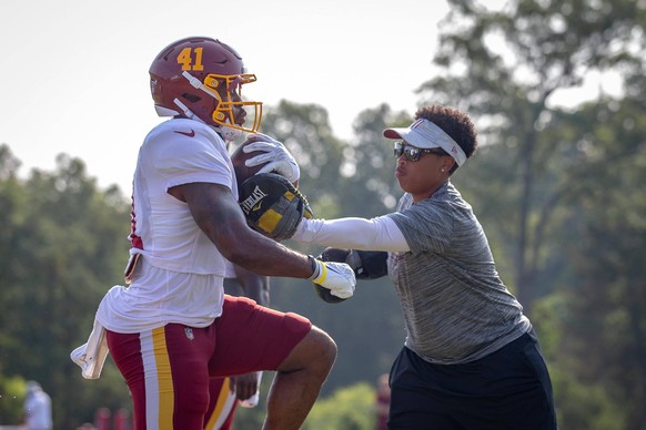 August 9, 2021: Washington Football Team running back J.D. McKissic 41 runs drills with Washington Football Team assistance running backs coach Jennifer King during the teams NFL, American Football He ...