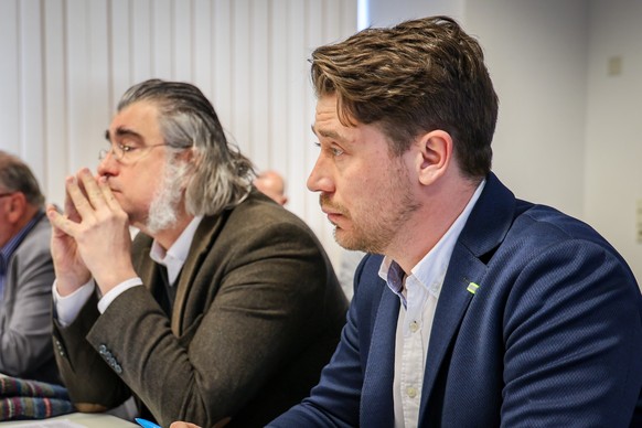 March 9th, 2023, Bremen: Fabian Jacobi (l) and Sergej Minich (r), as shop stewards of the Bremen AfD, are sitting at the special meeting of the Bremen electoral committee for the citizenship election in the Statistical ...