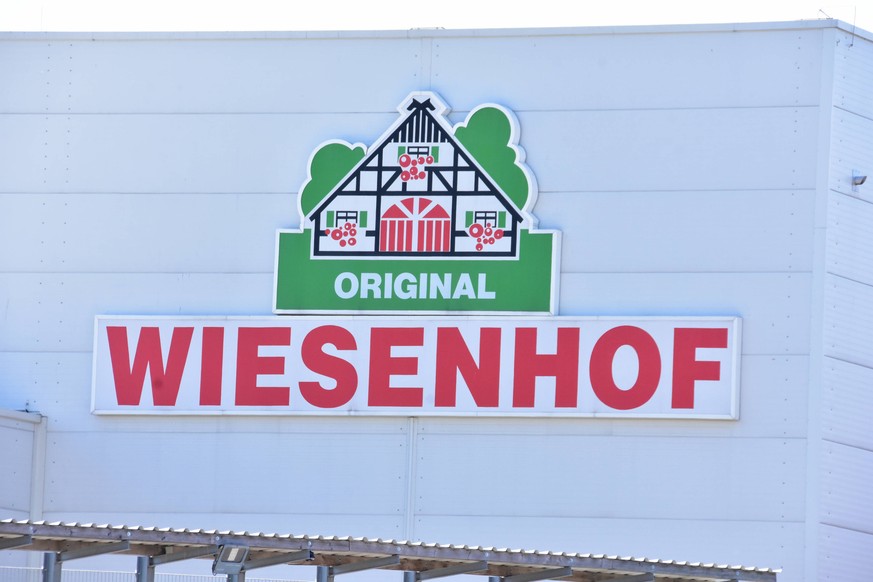 Wiesenhof Logo am Werk in Lohne, Kreis Vechta Logo des gro