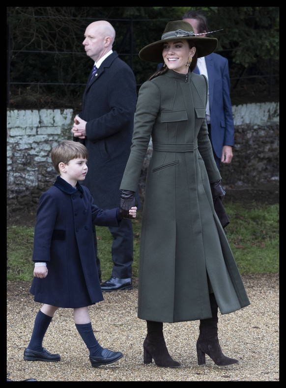 . 25/12/2022. Sandringham , United Kingdom. Kate Middleton , the Princess of Wales, and Prince Louis leaving the Christmas Day church service at Sandringham, United Kingdom. PUBLICATIONxINxGERxSUIxAUT ...