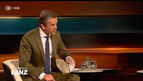 Moderator Markus Lanz war von den Ausführungen seines Gastes Ferdinand von Schirach begeistert.